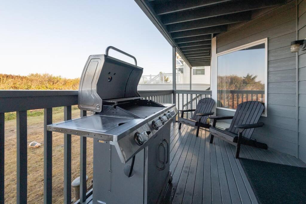 Cozy 2 Bedroom Walking Distance From The Ocean Shores